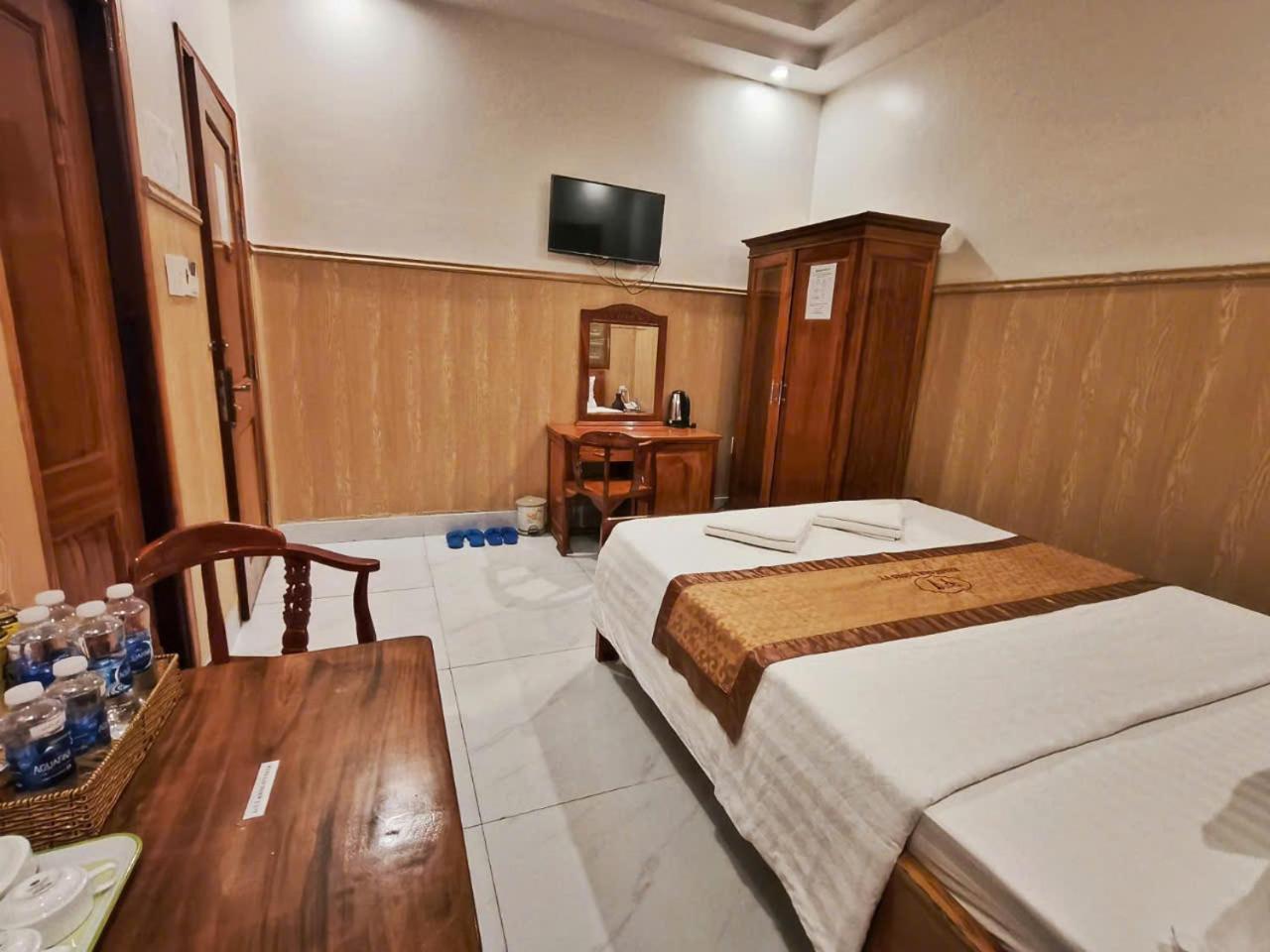 Khach San Tuong Vy Hotell Rạch Giá Eksteriør bilde